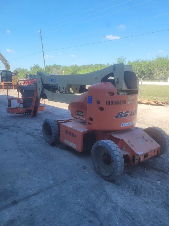 2015 JLG E450AJ Articulating Boom Lift