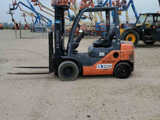2015 Toyota 8FDU25 Warehouse Forklift