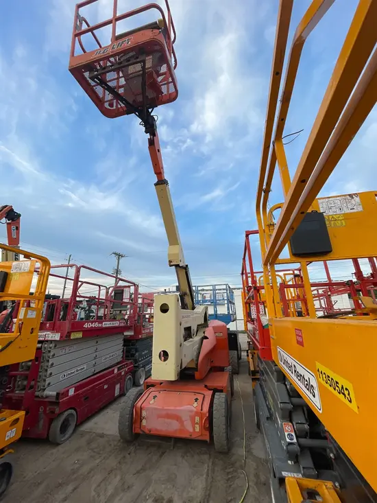 2014 JLG E400AN Articulating Boom Lift
