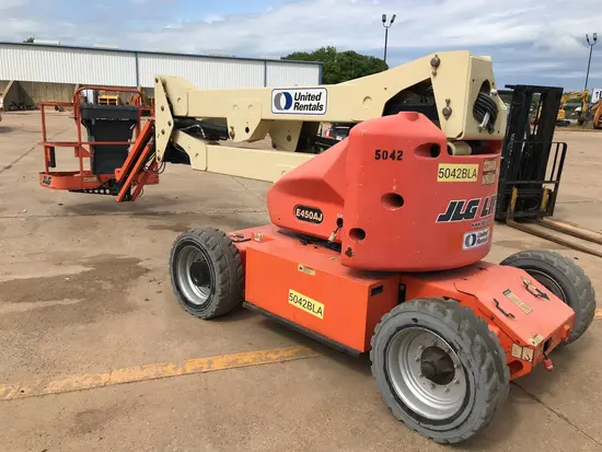 2013 JLG E450AJ Articulating Boom Lift