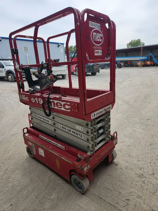 2018 MEC MICRO 19 Scissor Lift