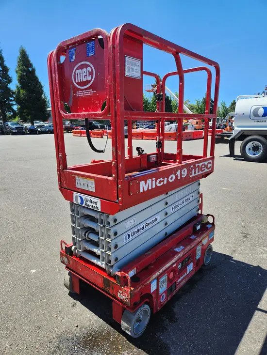 2018 MEC MICRO 19 Scissor Lift