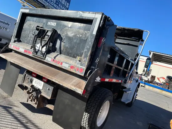 2019 Freightliner M2106HD