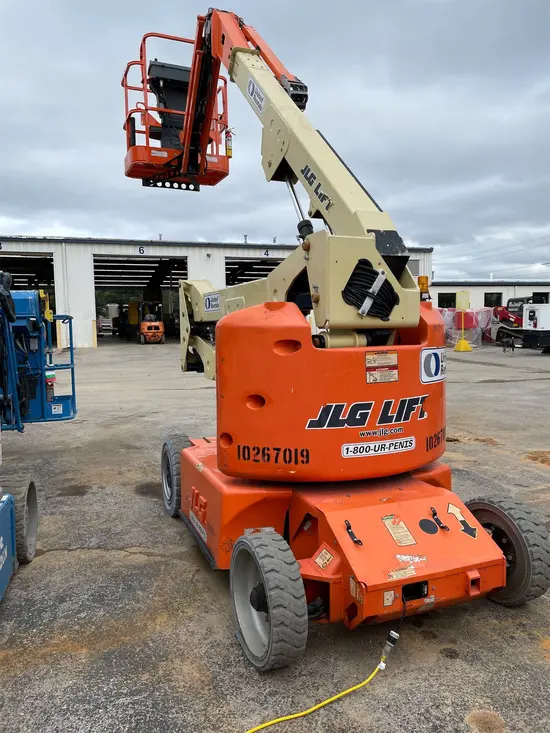 2014 JLG E400AJPN Articulating Boom Lift