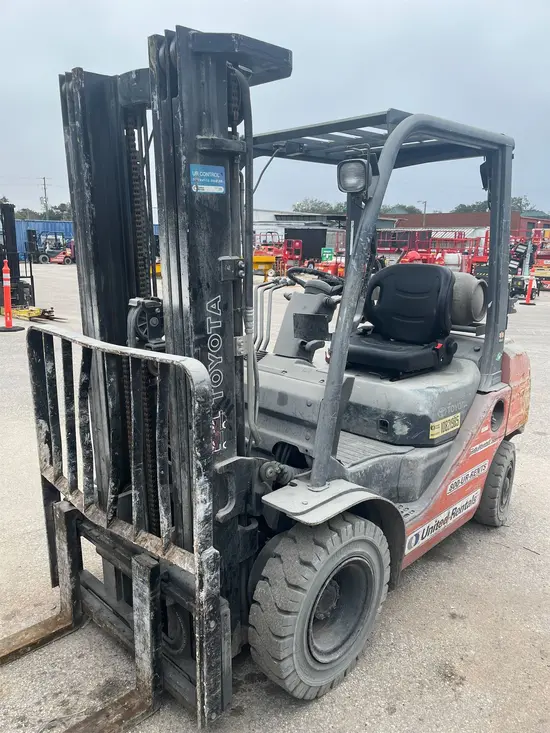 2018 Toyota 8FGU25 Warehouse Forklift