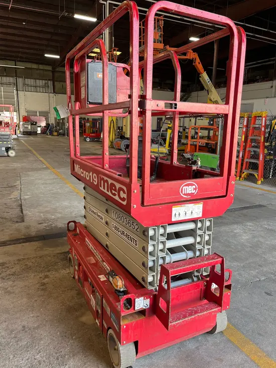 2018 MEC MICRO 19 Scissor Lift