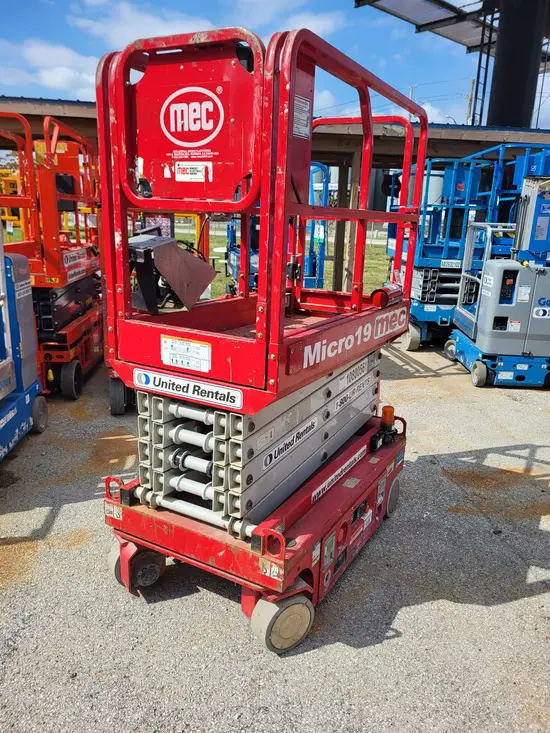 2018 MEC MICRO 19 Scissor Lift