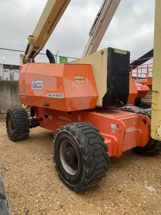 2013 JLG 800A Articulating Boom Lift