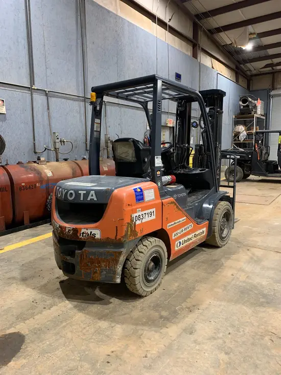 2018 Toyota 8FDU30 Warehouse Forklift