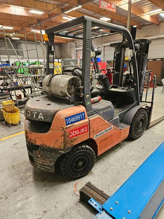 2016 Toyota 8FGU25 Warehouse Forklift