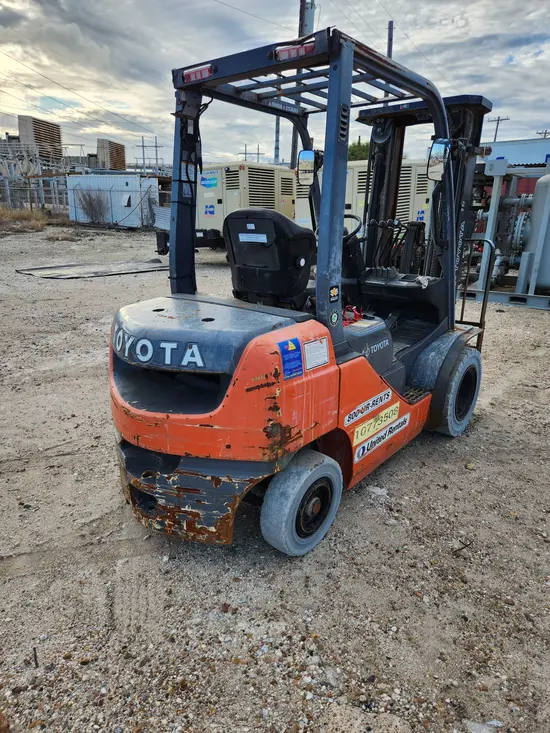 2018 Toyota 8FDU25 Warehouse Forklift