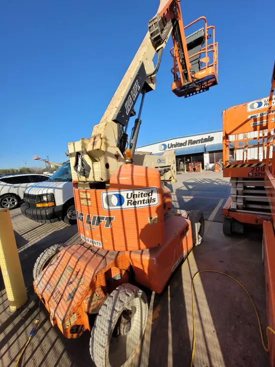 2013 JLG E400AJPN Articulating Boom Lift