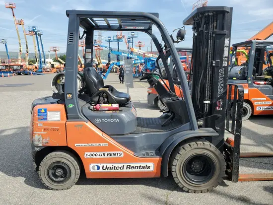 2017 Toyota 8FGU25 Warehouse Forklift