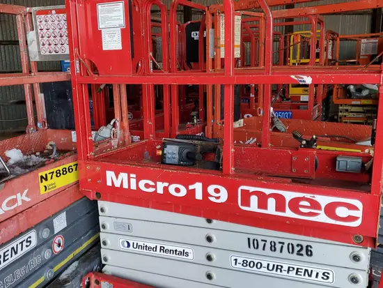2018 MEC MICRO 19 Scissor Lift