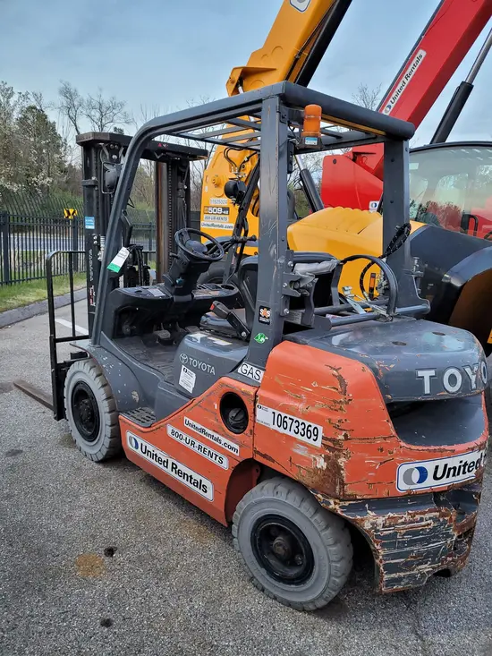 2017 Toyota 8FGU25 Warehouse Forklift
