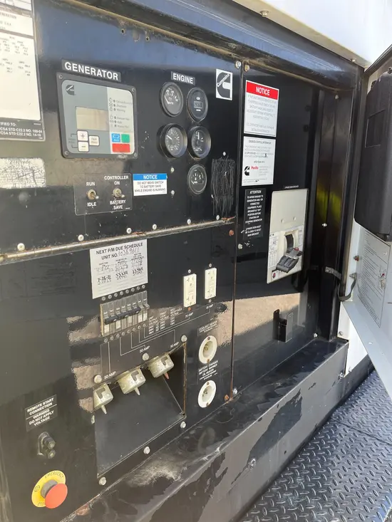 2015 Cummins C300D6R WOG Diesel Generator