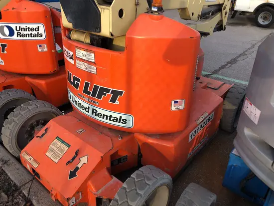 2013 JLG E450AJ Articulating Boom Lift