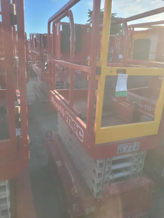 2018 MEC MICRO 19 Scissor Lift