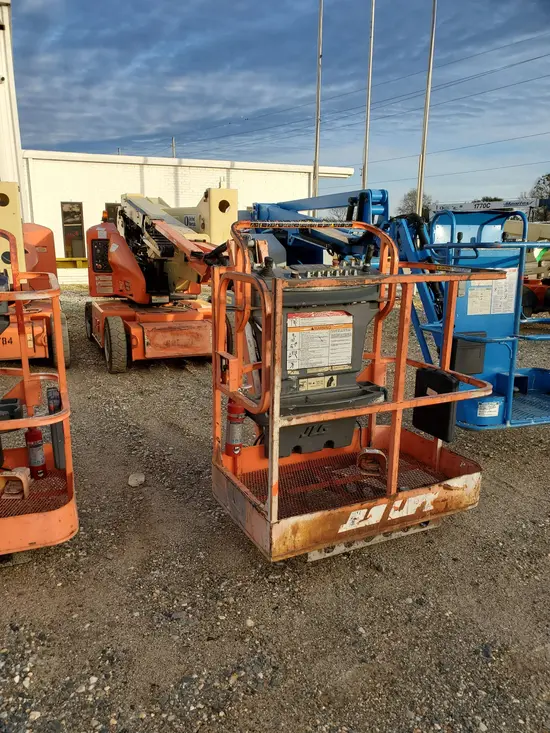 2013 JLG E400AJPN Articulating Boom Lift