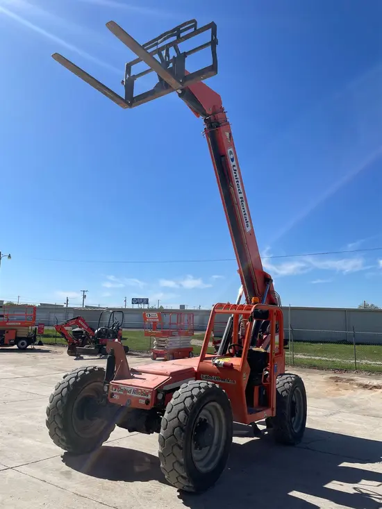 2014 SKYTRAK 8042 Forklift