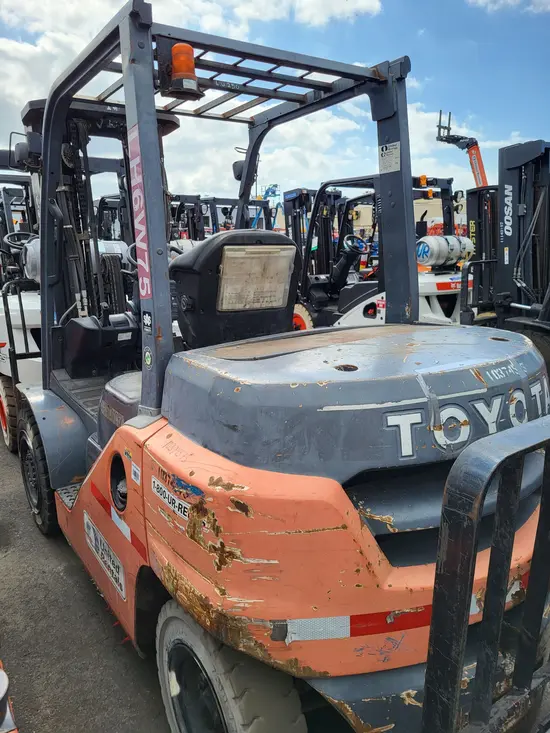 2015 Toyota 8FD35U Warehouse Forklift