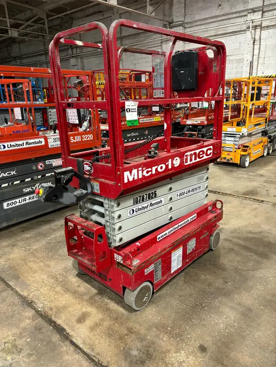 2018 MEC MICRO 19 Scissor Lift