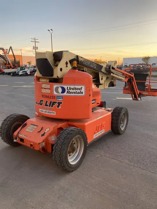 2014 JLG E450AJ Articulating Boom Lift