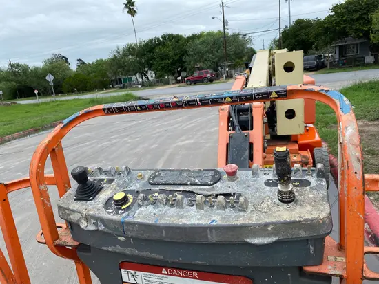 2013 JLG E400AJPN Articulating Boom Lift