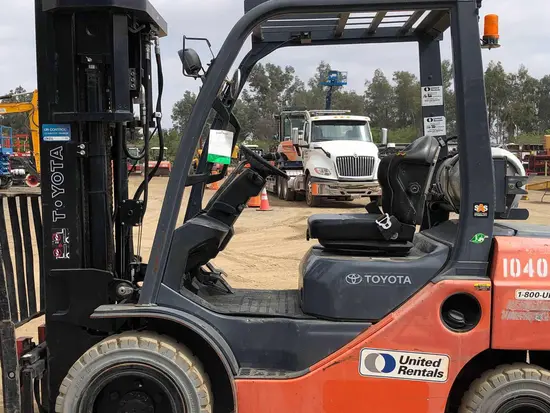 2015 Toyota 8FGU30 Warehouse Forklift