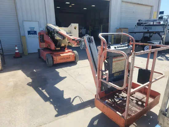 2012 JLG E400AJPN Articulating Boom Lift