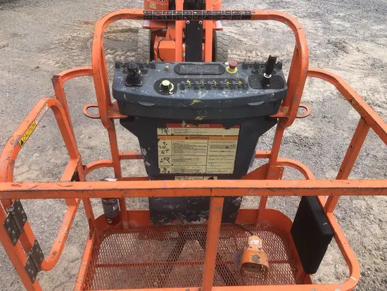 2014 JLG E300AJP Articulating Boom Lift
