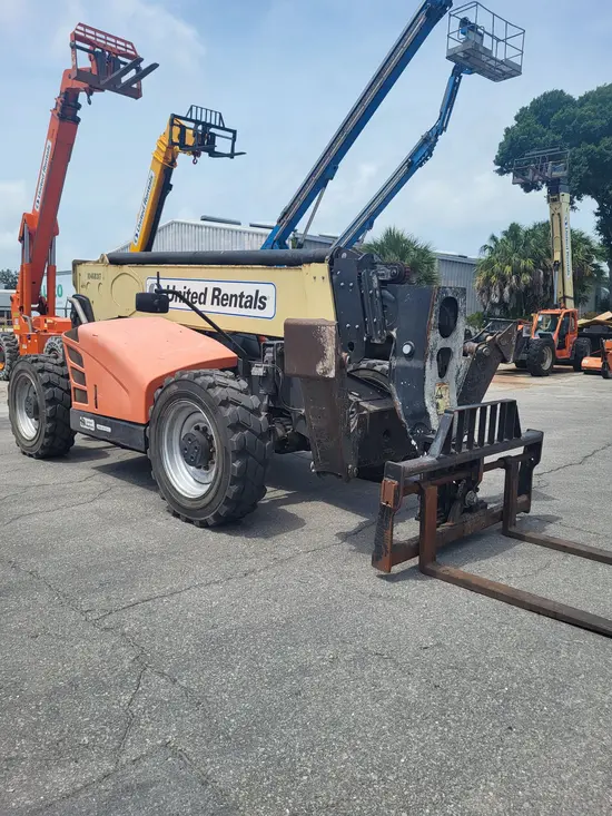 2016 JLG 1055 Forklift