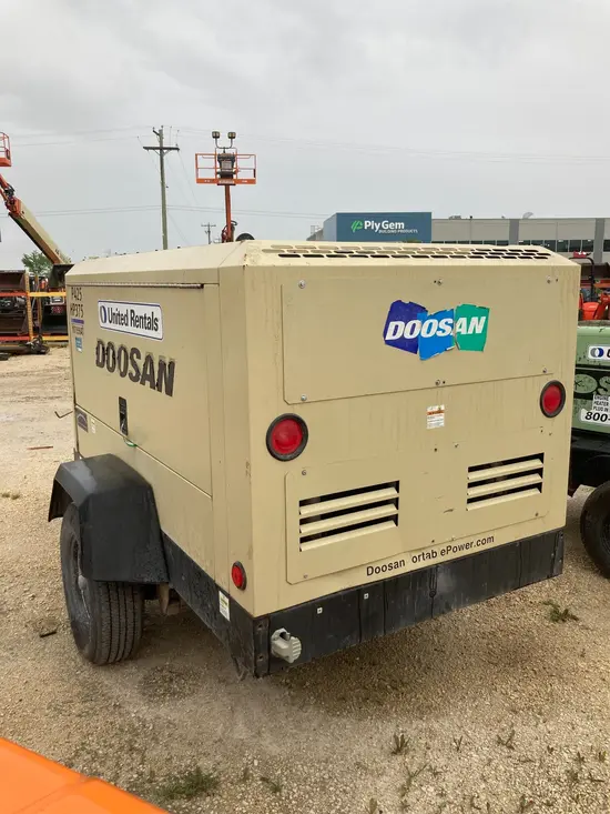 2018 Doosan P425/HP375EXT3 Air Compressor