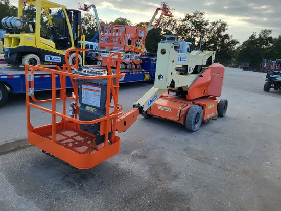 2014 JLG E400AN Articulating Boom Lift