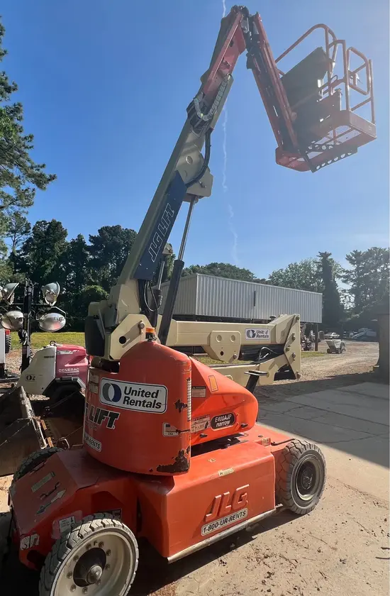 2014 JLG E400AJPN Articulating Boom Lift