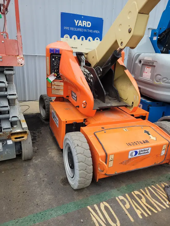 2016 JLG E400AJPN Articulating Boom Lift