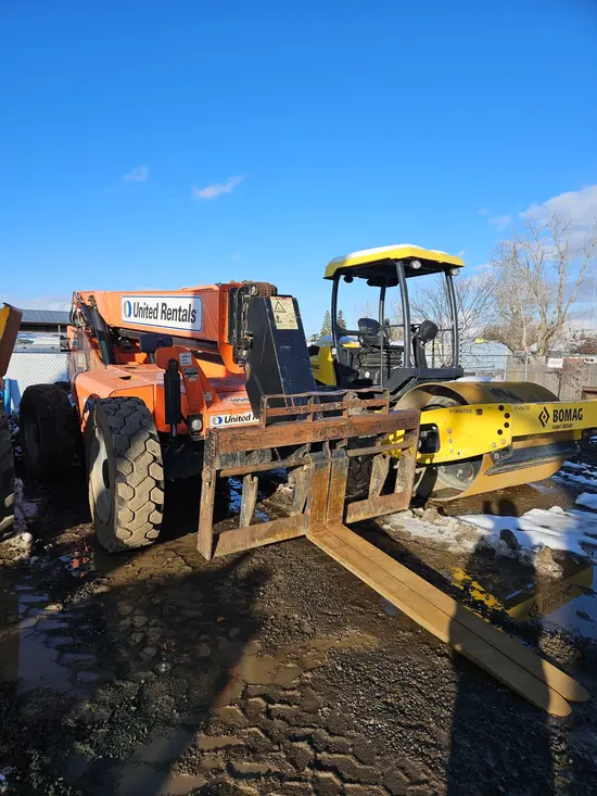 2017 SKYTRAK 8042 Forklift