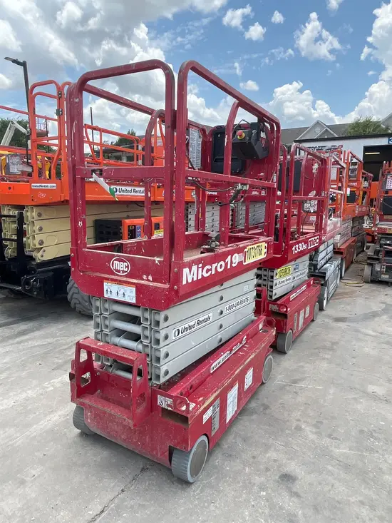 2018 MEC MICRO 19 Scissor Lift