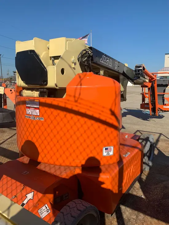 2012 JLG E400AJ Articulating Boom Lift