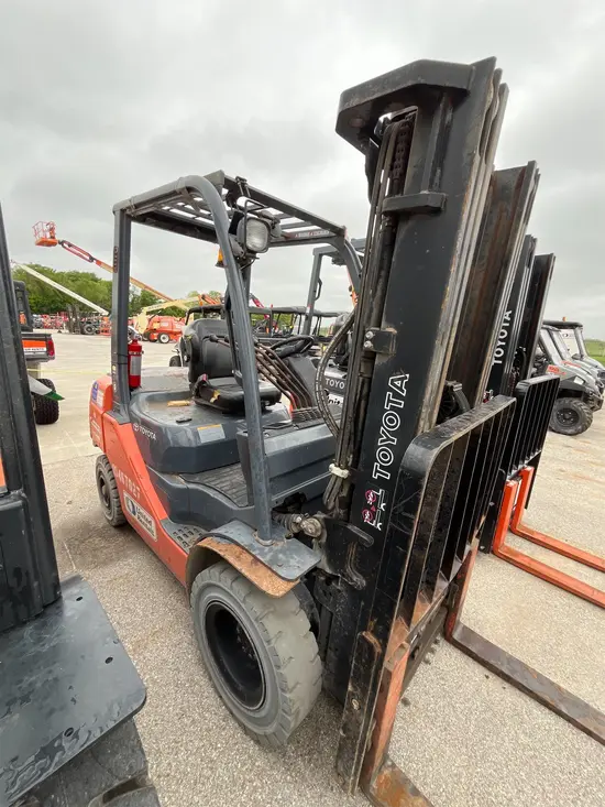2016 Toyota 8FDU25 Warehouse Forklift