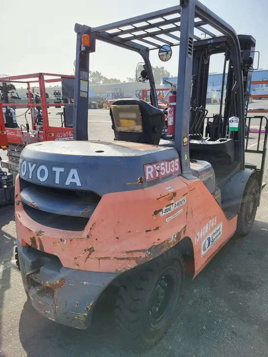 2015 Toyota 8FD35U Warehouse Forklift
