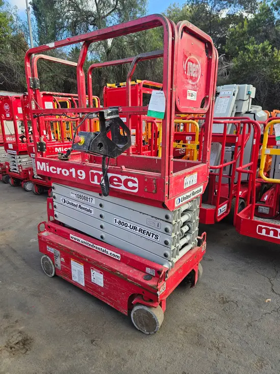 2018 MEC MICRO 19 Scissor Lift