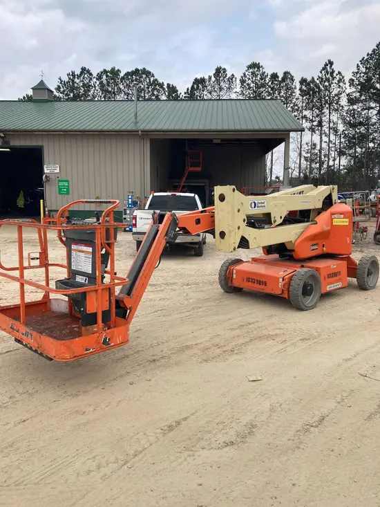2015 JLG E450AJ Articulating Boom Lift