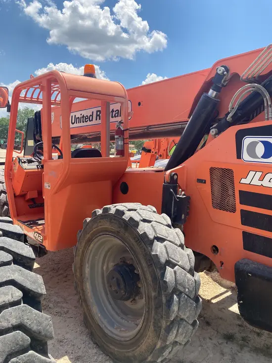 2017 SKYTRAK 8042 Forklift