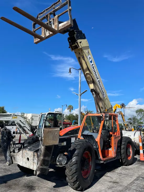 2015 JLG 1055 Forklift