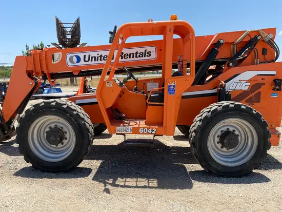 2015 SKYTRAK 6042 Forklift