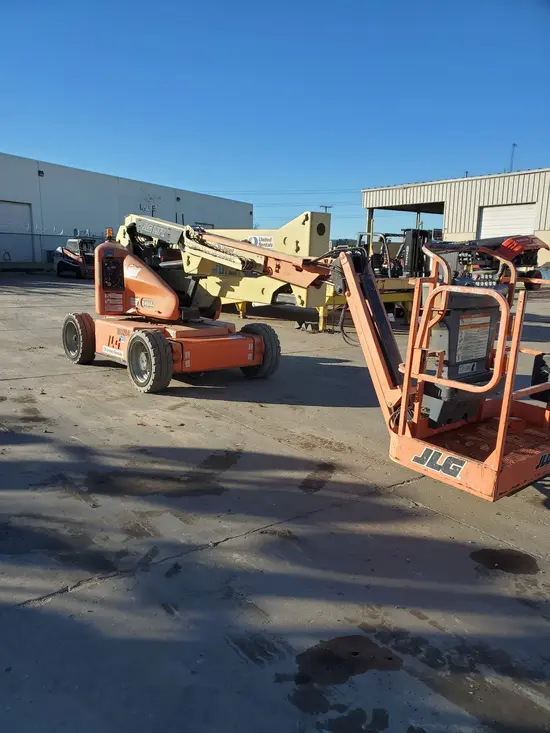 2013 JLG E450AJ Articulating Boom Lift