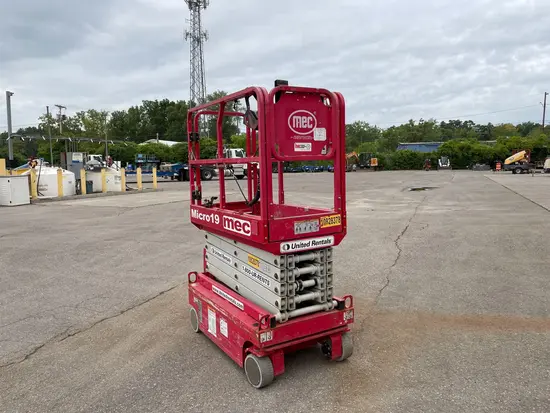2018 MEC MICRO 19 Scissor Lift