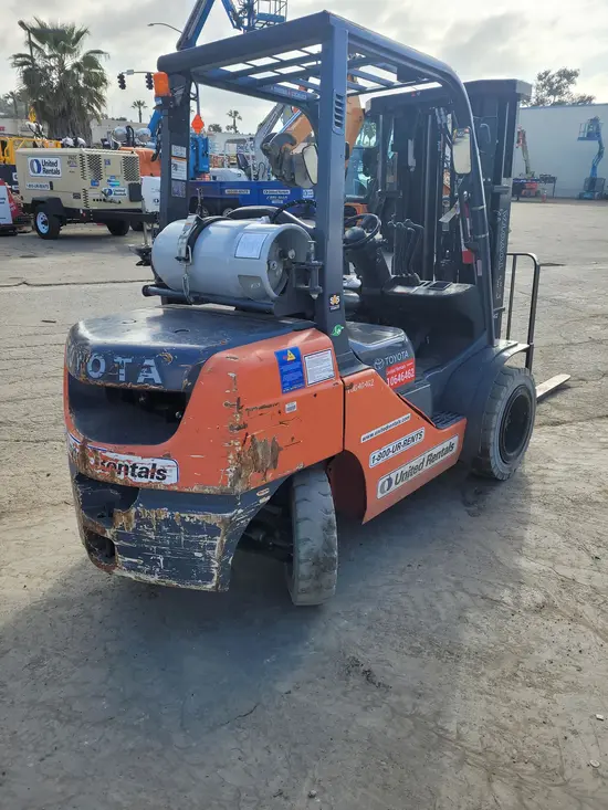 2017 Toyota 8FGU30 Warehouse Forklift
