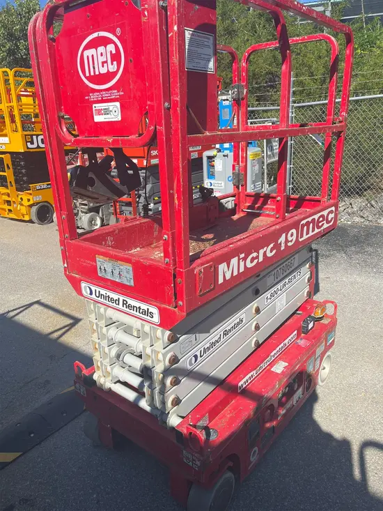 2018 MEC MICRO 19 Scissor Lift